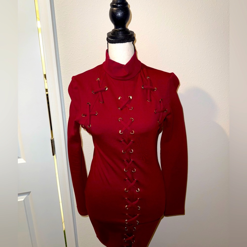 Maroon fitted cocktail dress long sleeve front tied.